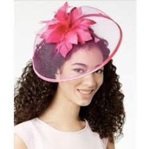 Pink fascinator by August hat company